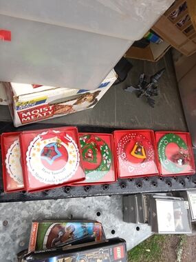 Lot Of 5 1986 Wooden Christmas Wreath Ornaments